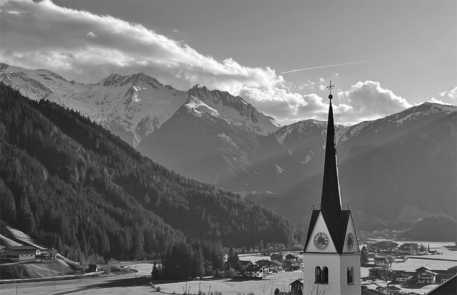 Kirchturm Wald mit Blick Krimmler Achental